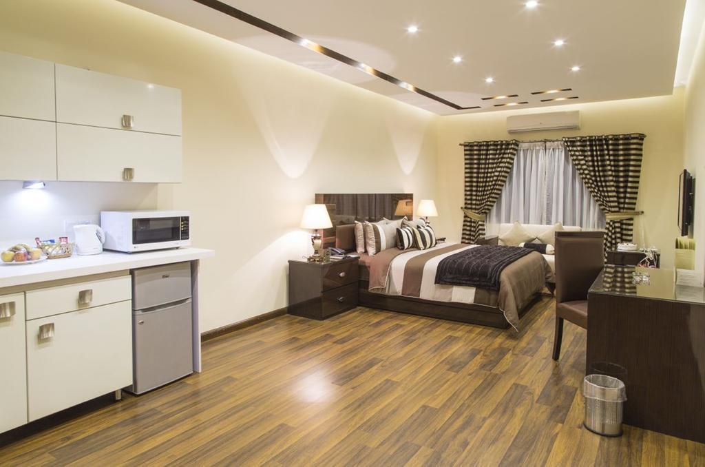 Royaute Luxury Suites And Hotel Gulberg Lahore Ruang foto