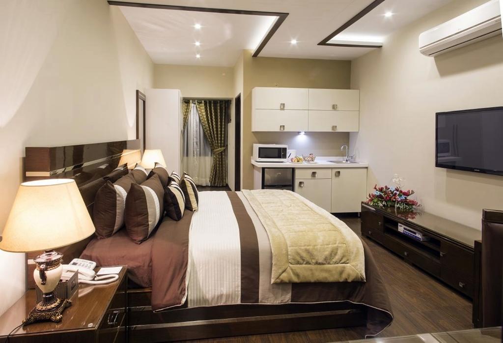 Royaute Luxury Suites And Hotel Gulberg Lahore Ruang foto