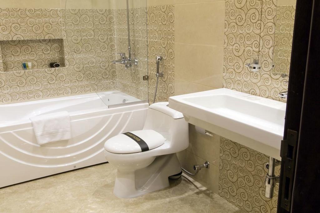 Royaute Luxury Suites And Hotel Gulberg Lahore Ruang foto