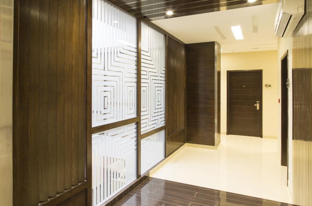 Royaute Luxury Suites And Hotel Gulberg Lahore Bagian luar foto
