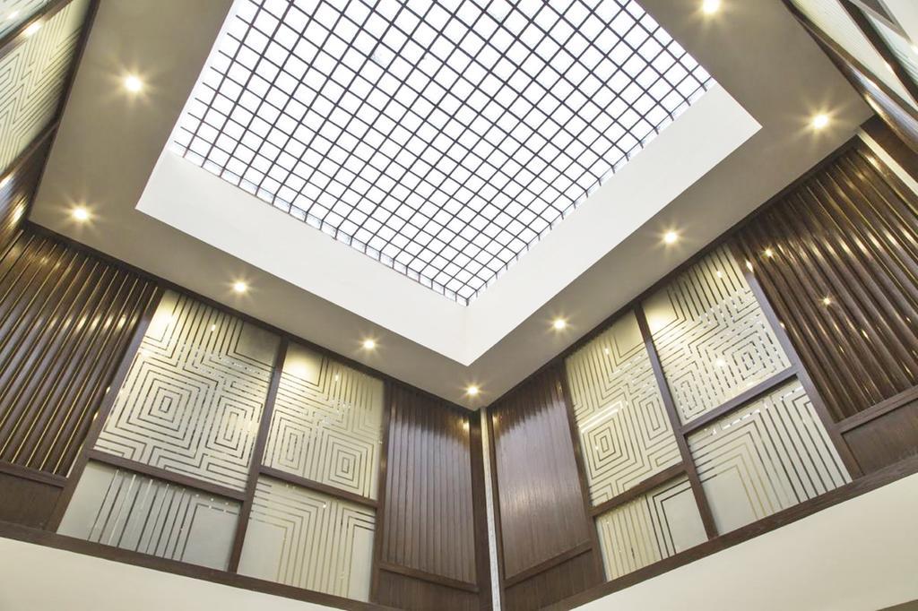 Royaute Luxury Suites And Hotel Gulberg Lahore Bagian luar foto